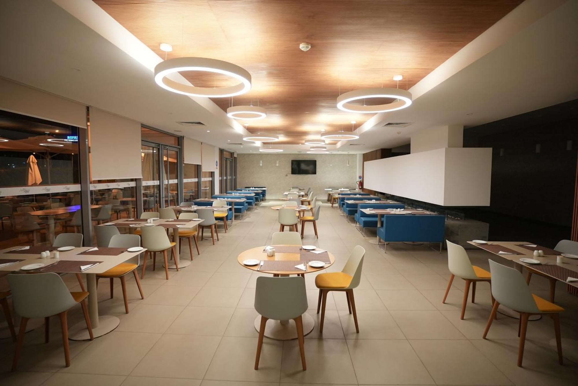 Zephyr Hotel 4*
