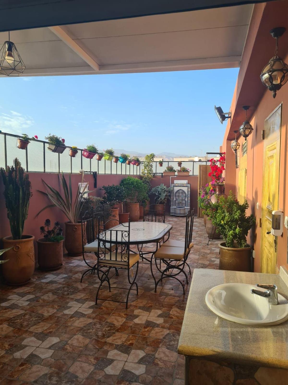Maison Moderne De 370m2 Sur 3 Etages * Agadir