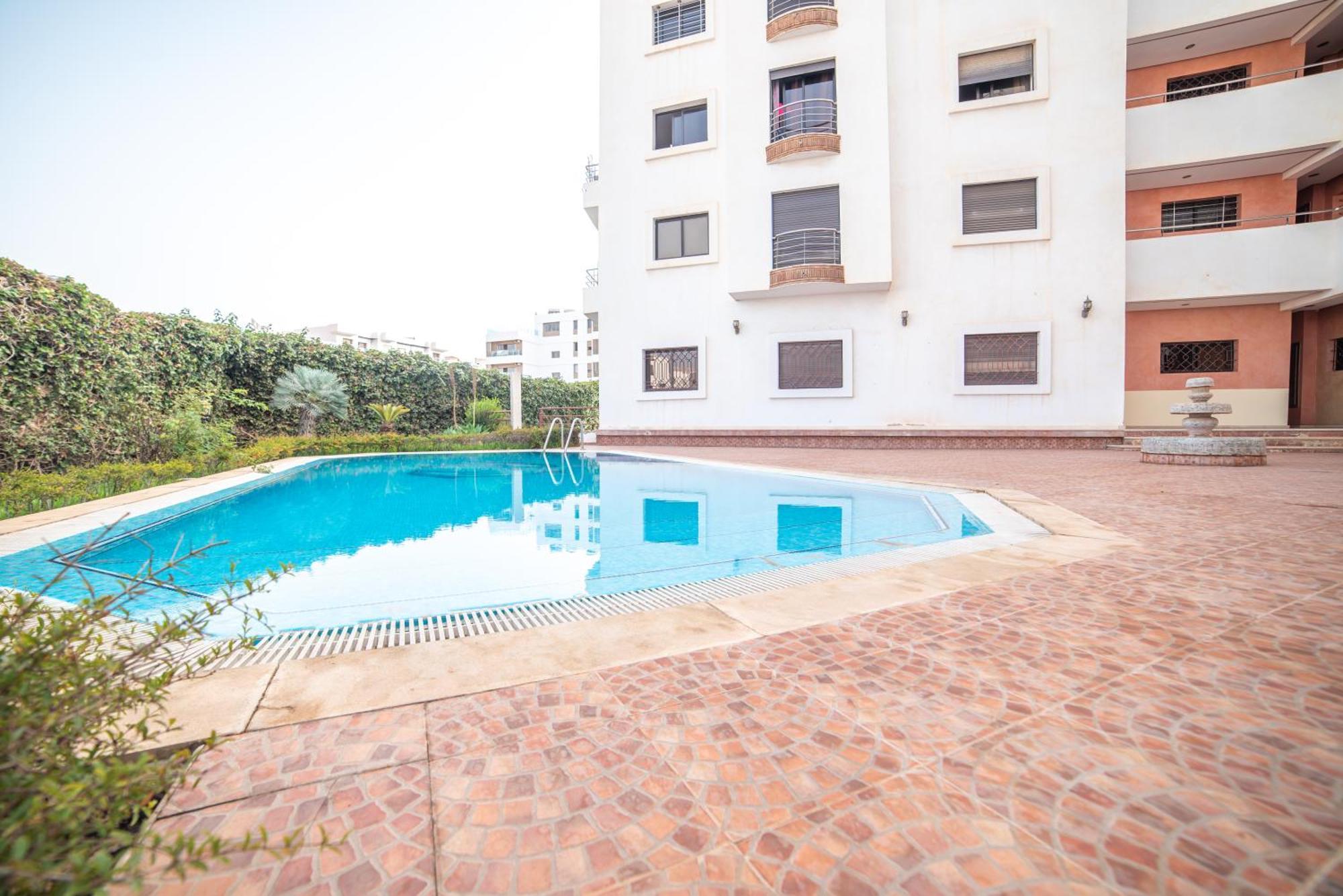 Apartment 2 Mins To & Attractions *