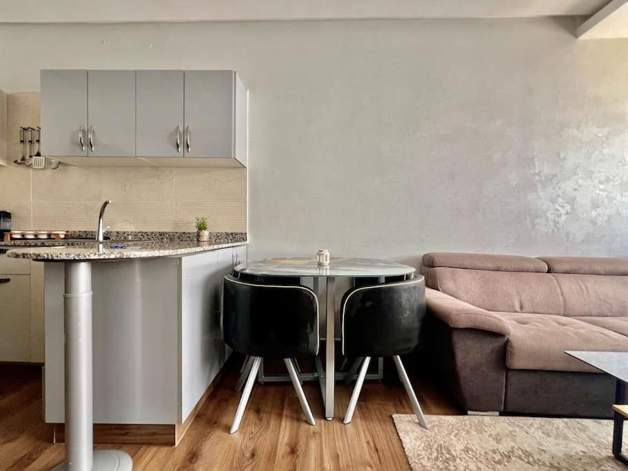 Scandinave Elegant Avec Piscine Apartment *