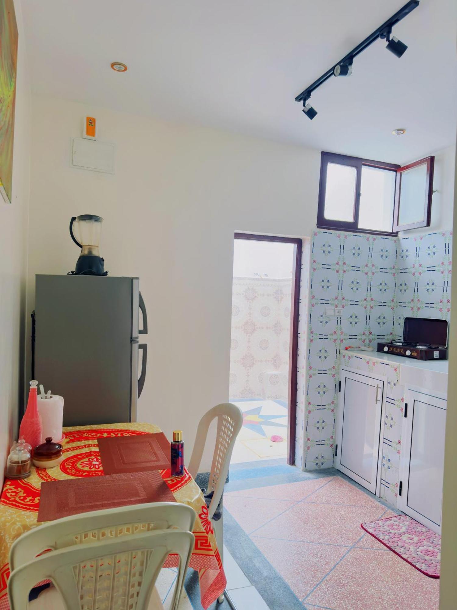 Quiet Near - High Speed Wifi, Free Parking & Private Entry *