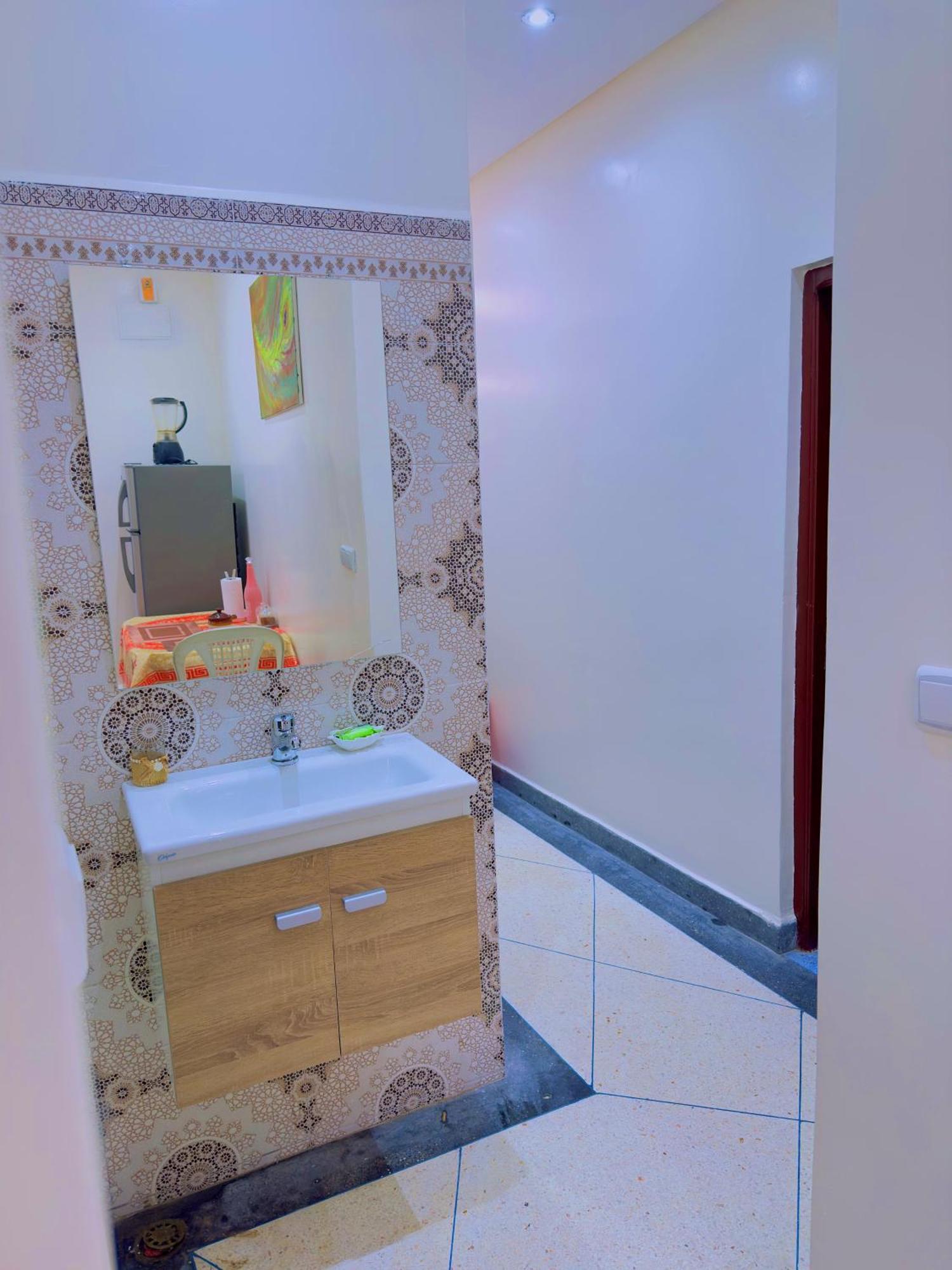Apartment Quiet Near - High Speed Wifi, Free Parking & Private Entry *