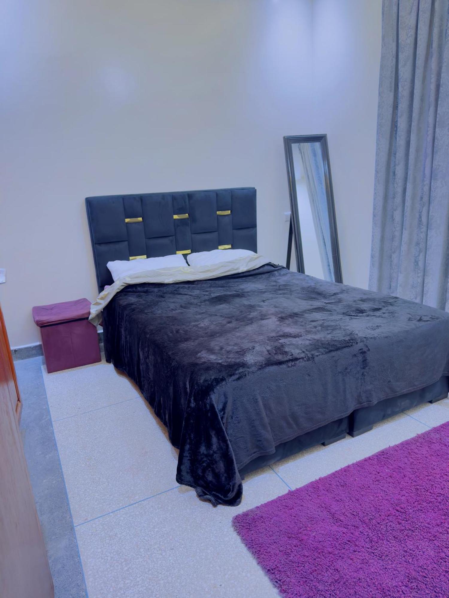Quiet Near - High Speed Wifi, Free Parking & Private Entry Apartment *