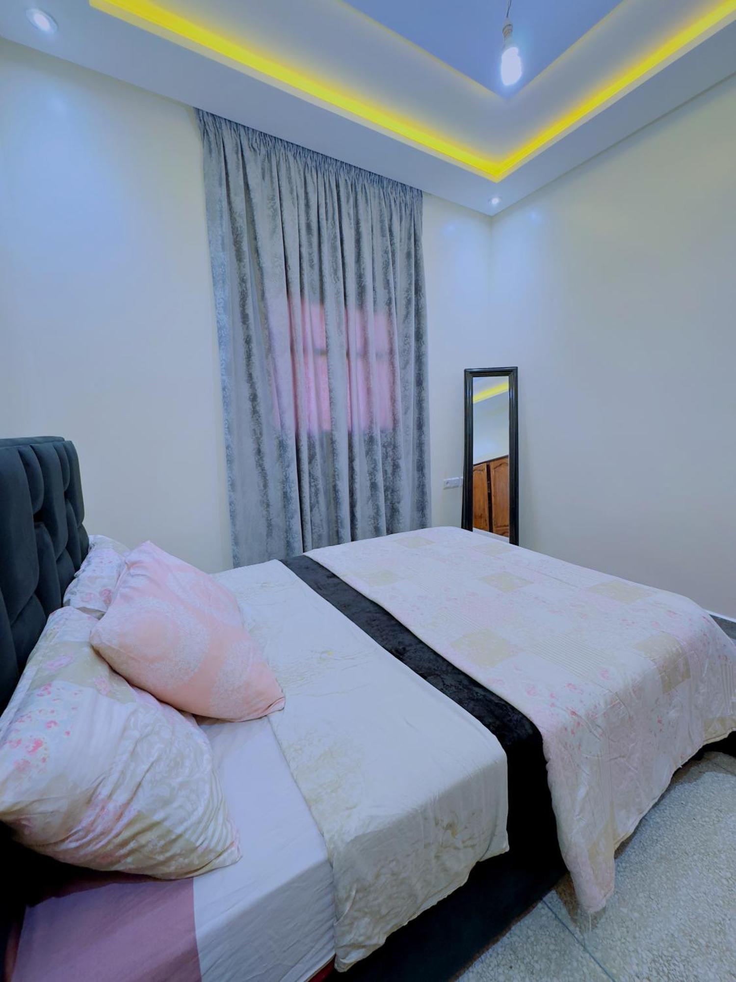 Quiet Near - High Speed Wifi, Free Parking & Private Entry Apartment