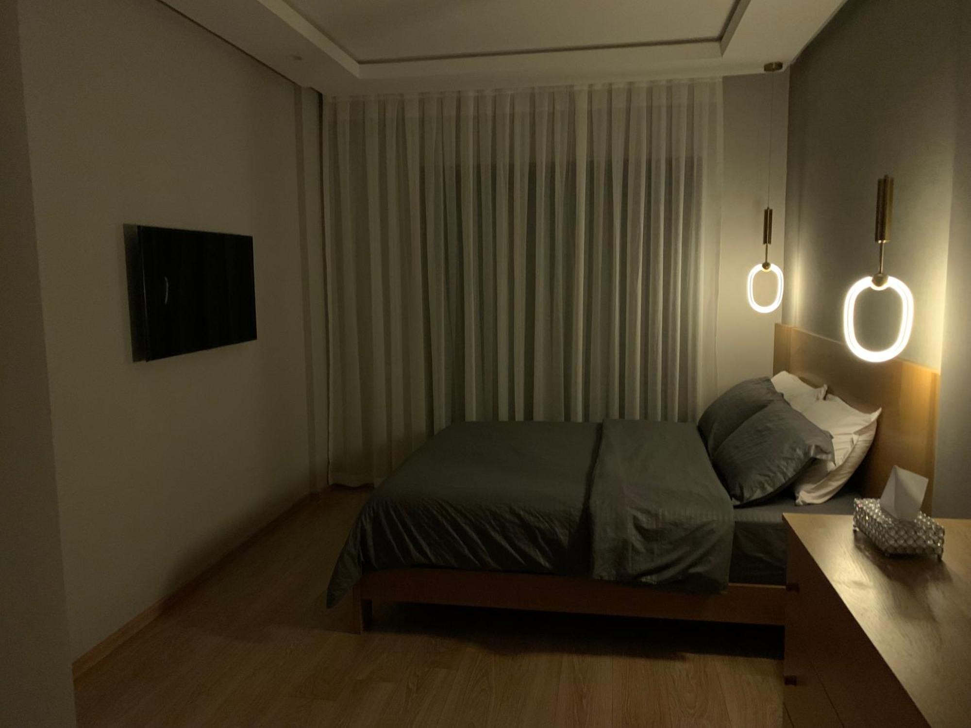 Luxury In Center Apartment