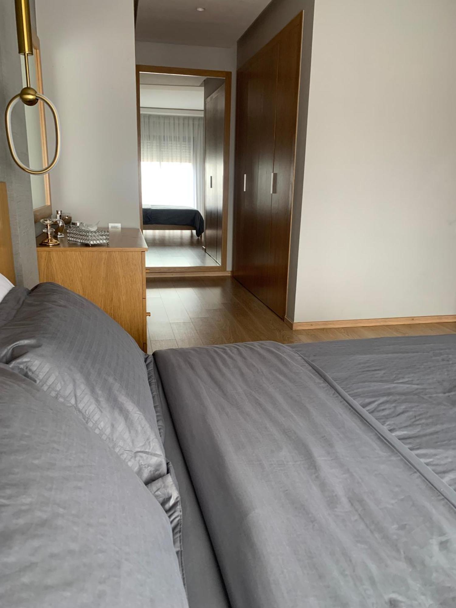 Luxury In Center Apartment