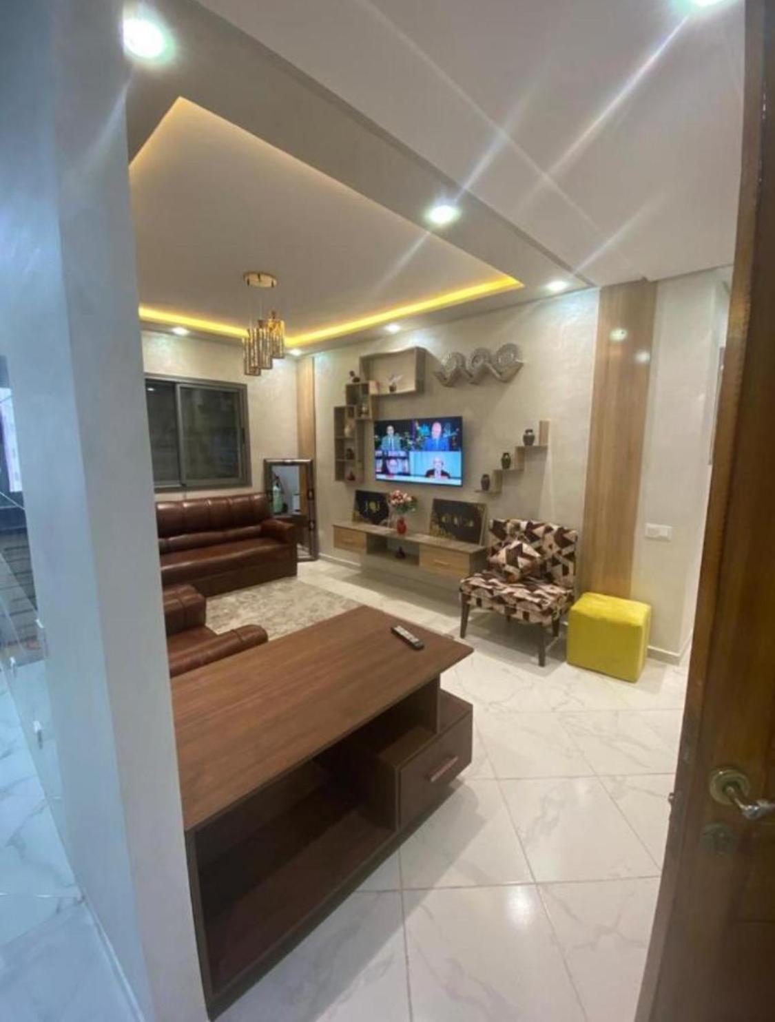 Batiment Al Ansar Au Centre De *
