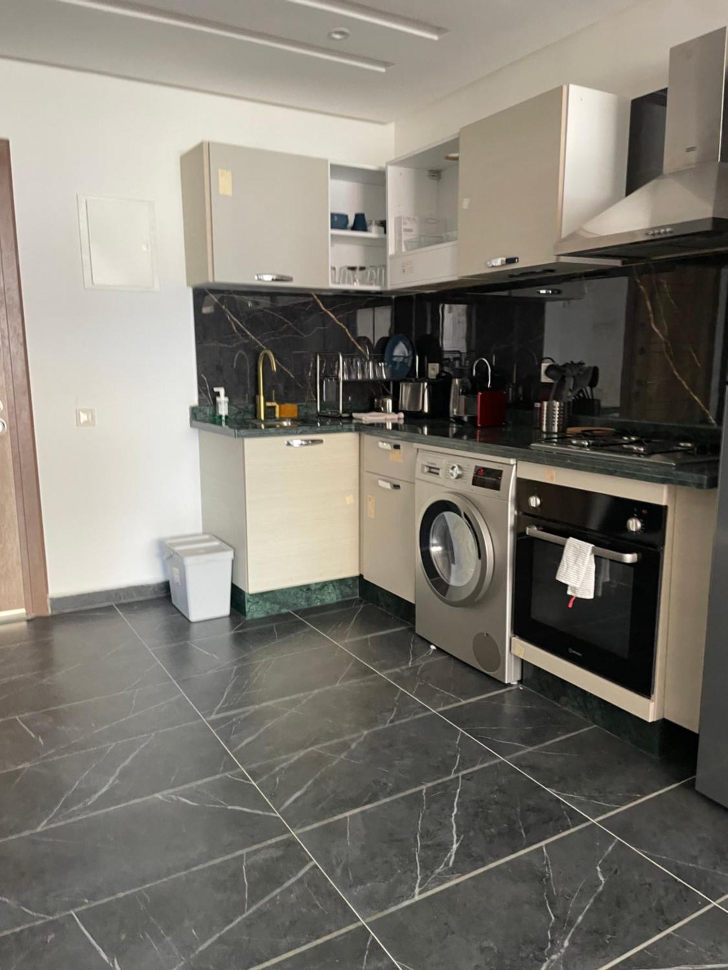 Charming Islan Ac/wifi Apartment