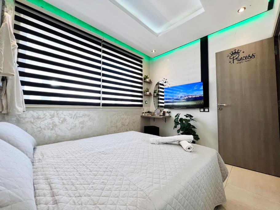 Apartment Oasis Luxe 1br With Sunny Pool