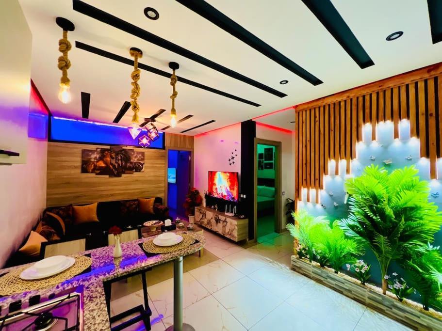 Apartment Oasis Luxe 1br With Sunny Pool *