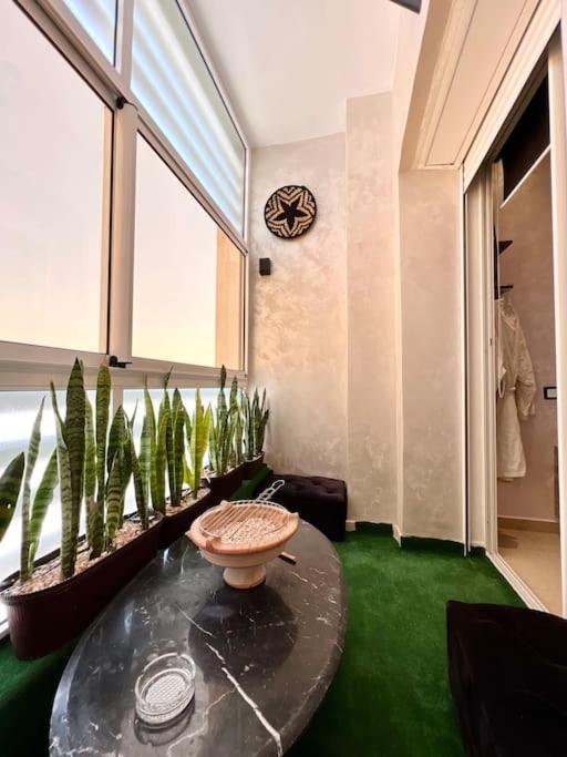 Apartment Oasis Luxe 1br With Sunny Pool