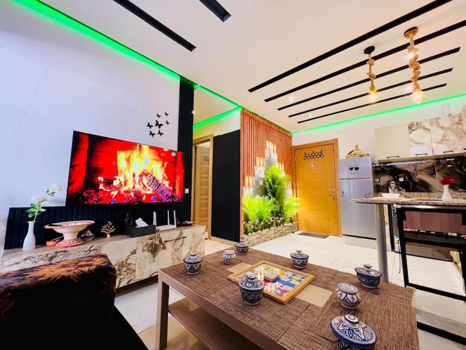 Oasis Luxe 1br With Sunny Pool Apartment