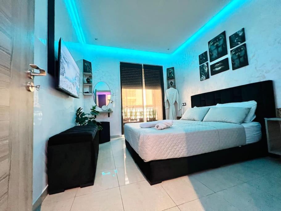 Oasis Luxe 1br With Sunny Pool Apartment