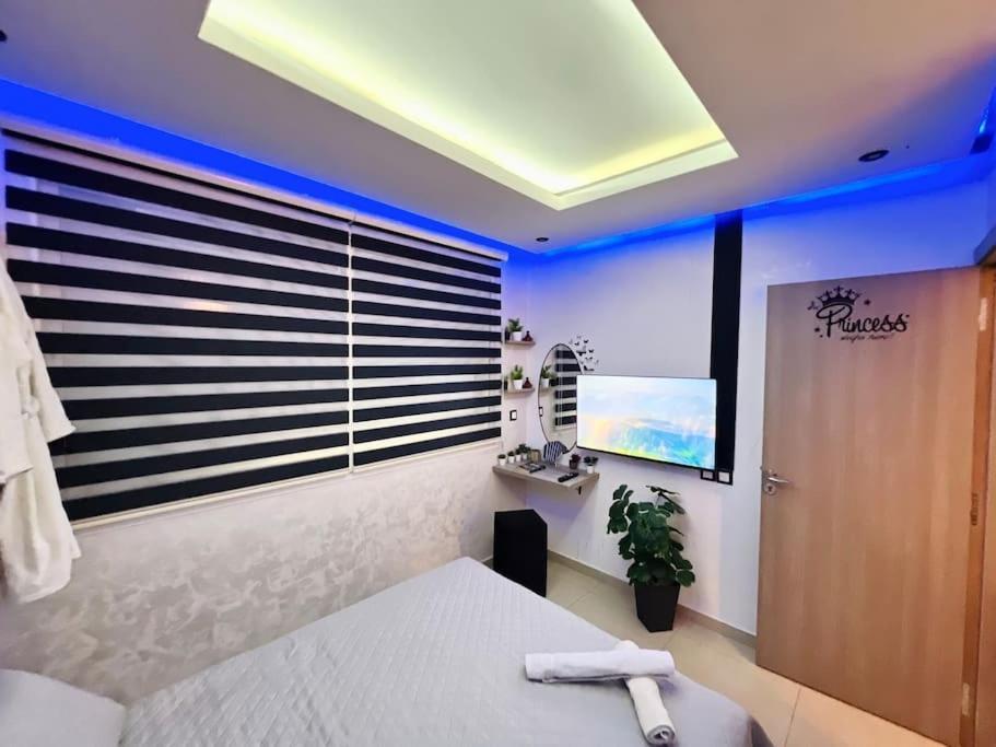 Oasis Luxe 1br With Sunny Pool Apartment