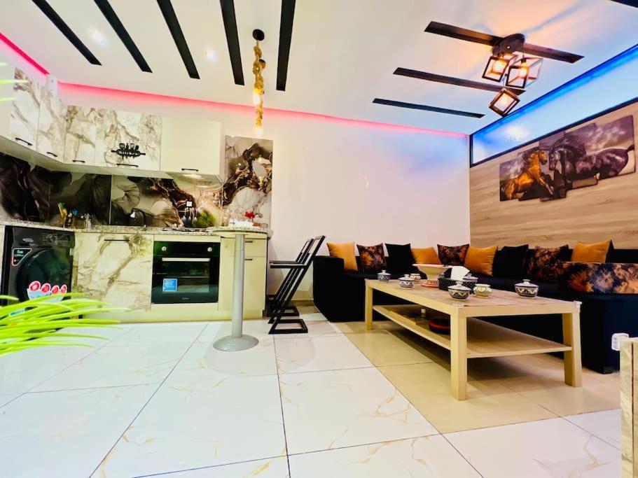 Apartment Oasis Luxe 1br With Sunny Pool