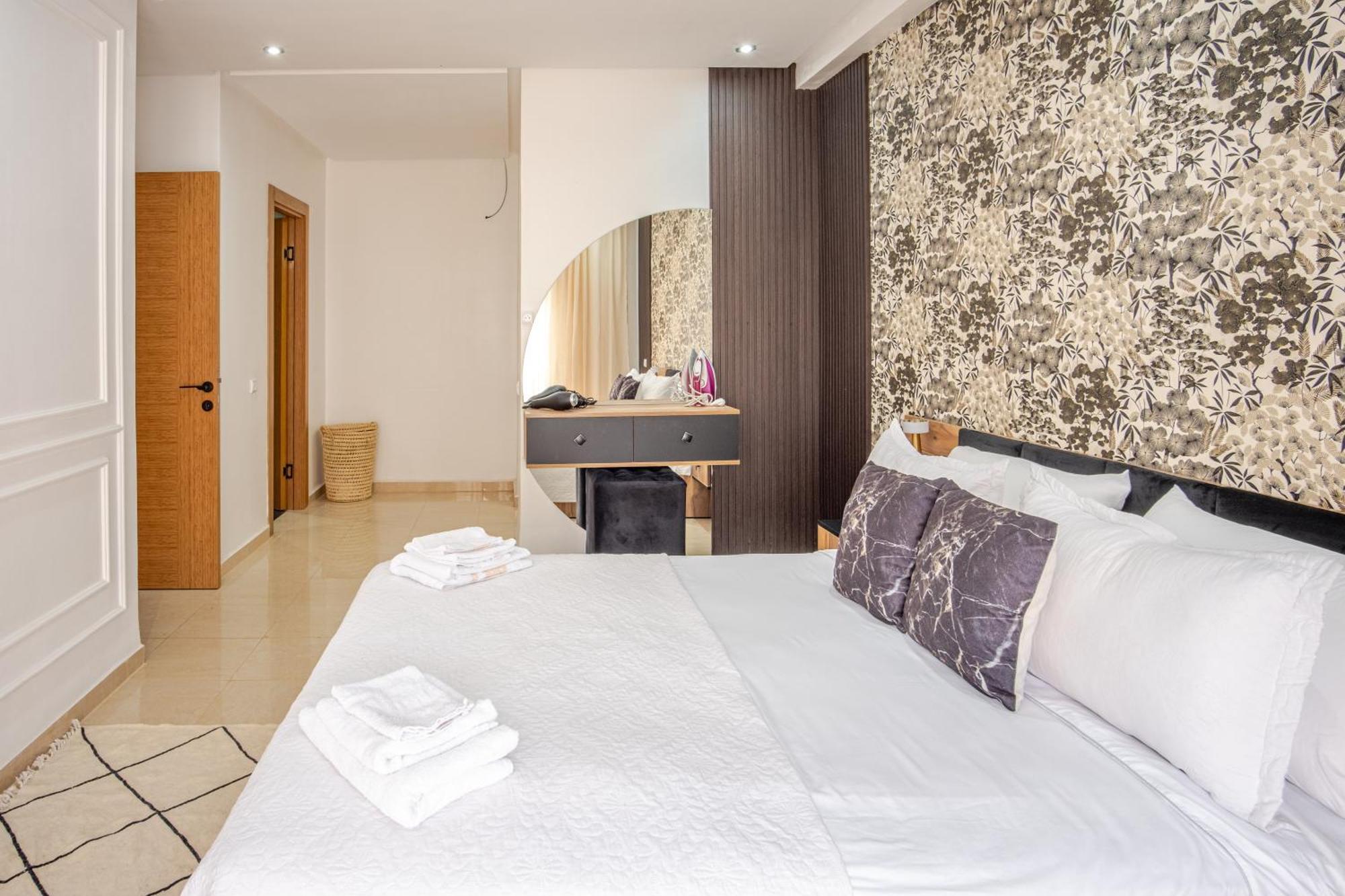 Luxury Two Beds In Apartment *