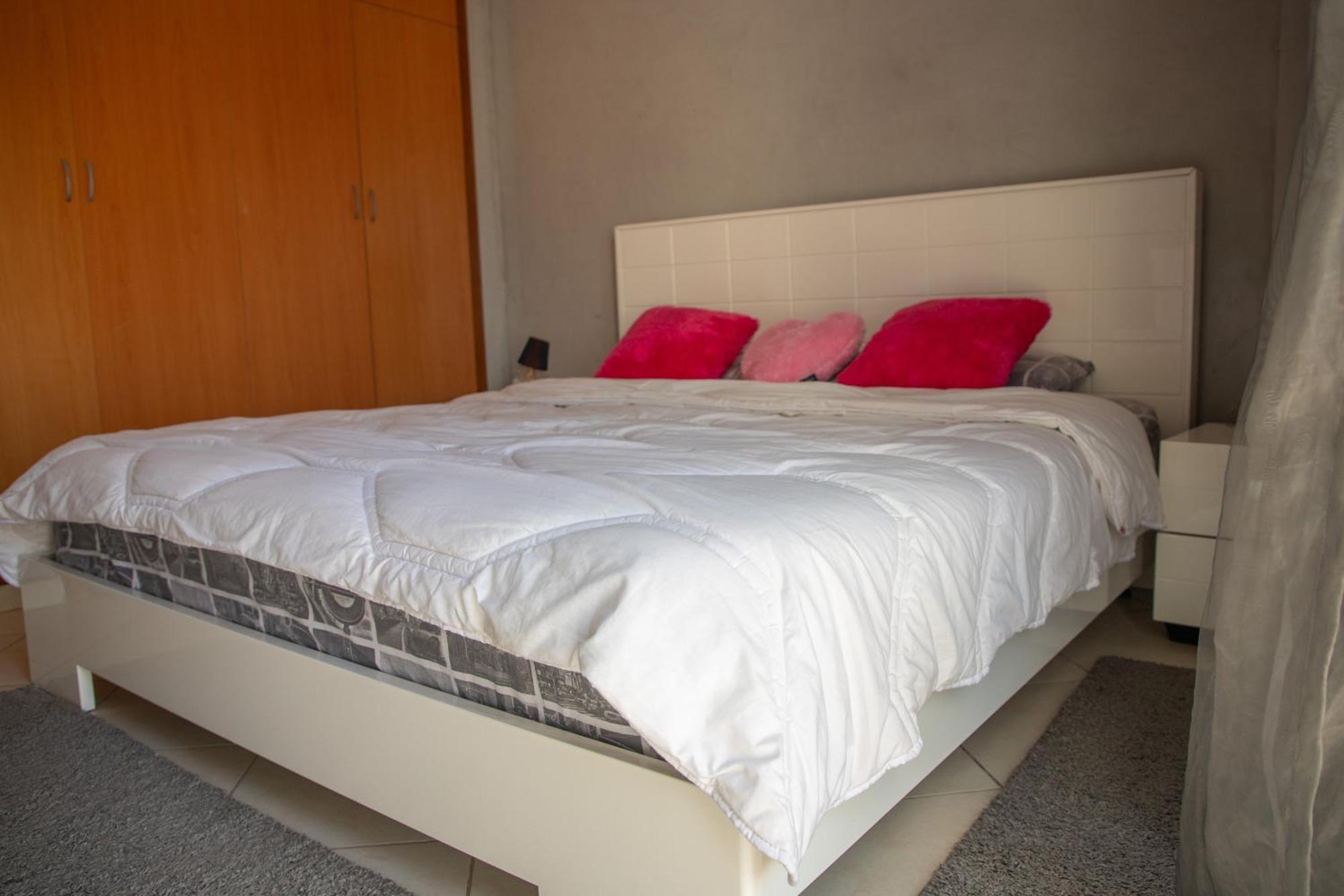 Apartment Peaceful In Hay Al Mohammad, *