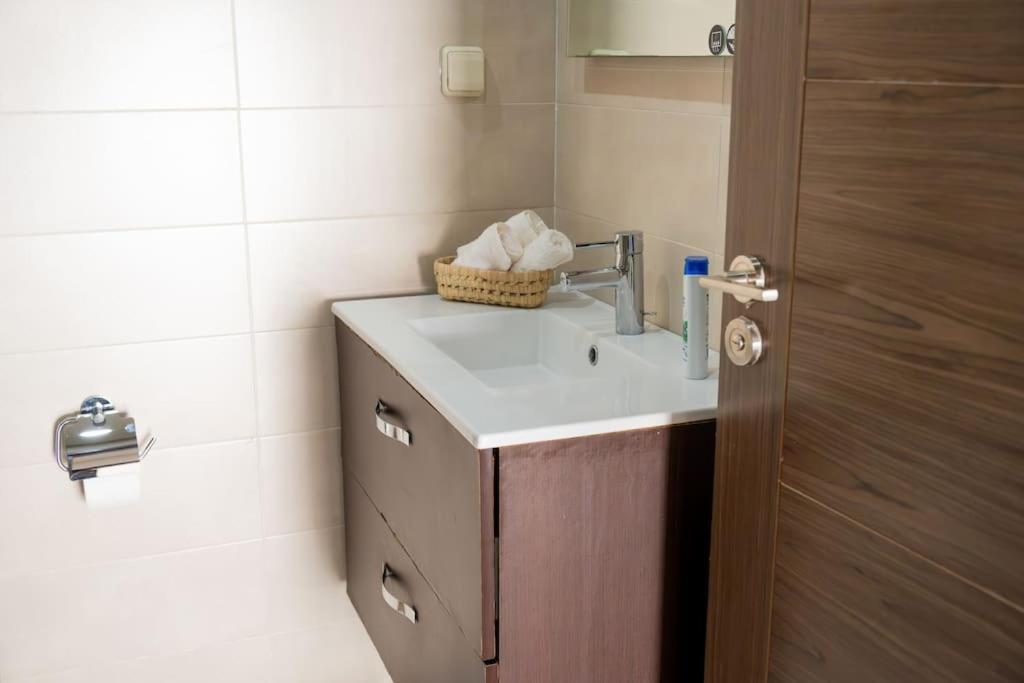Prime 2br With Pool, Near And Cafes