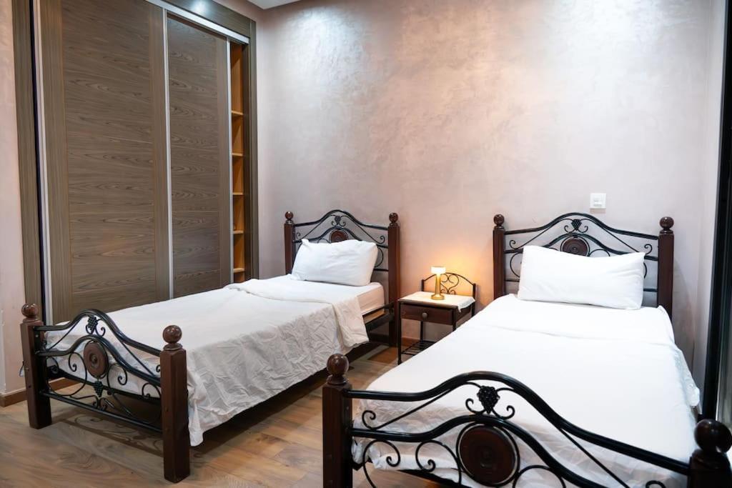 Prime 2br With Pool, Near And Cafes