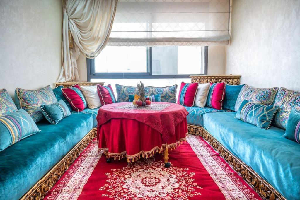 Prime 2br With Pool, Near And Cafes *