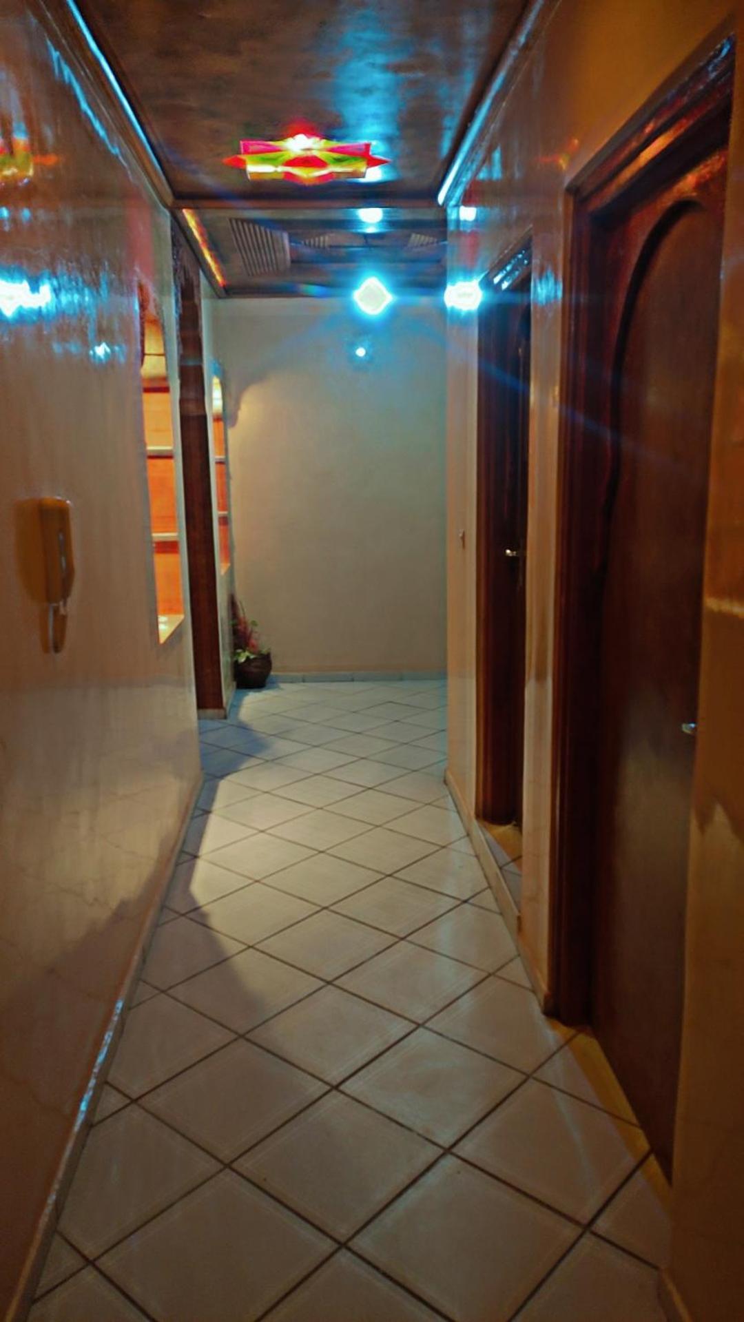 Moyen Standing A Apartment *