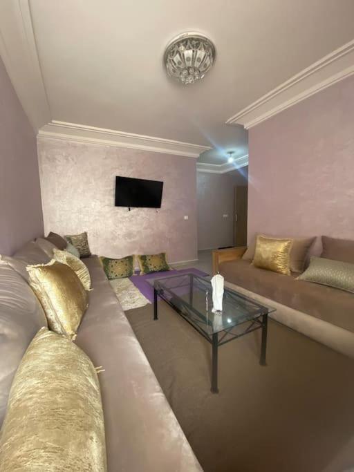 A 2 Min De La Anza Apartment
