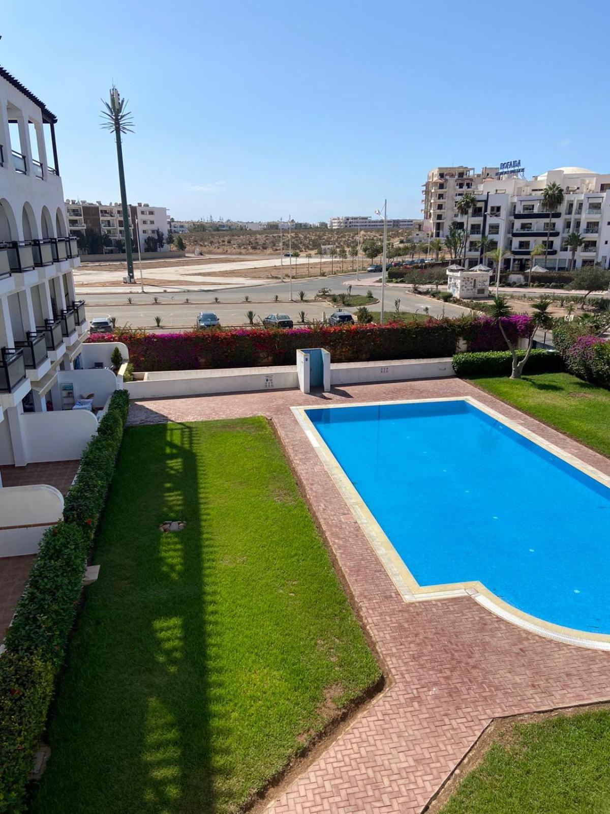Apartment Moderne, Vue Piscine A *