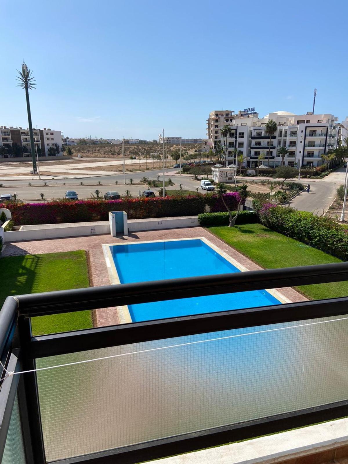 Moderne, Vue Piscine A *