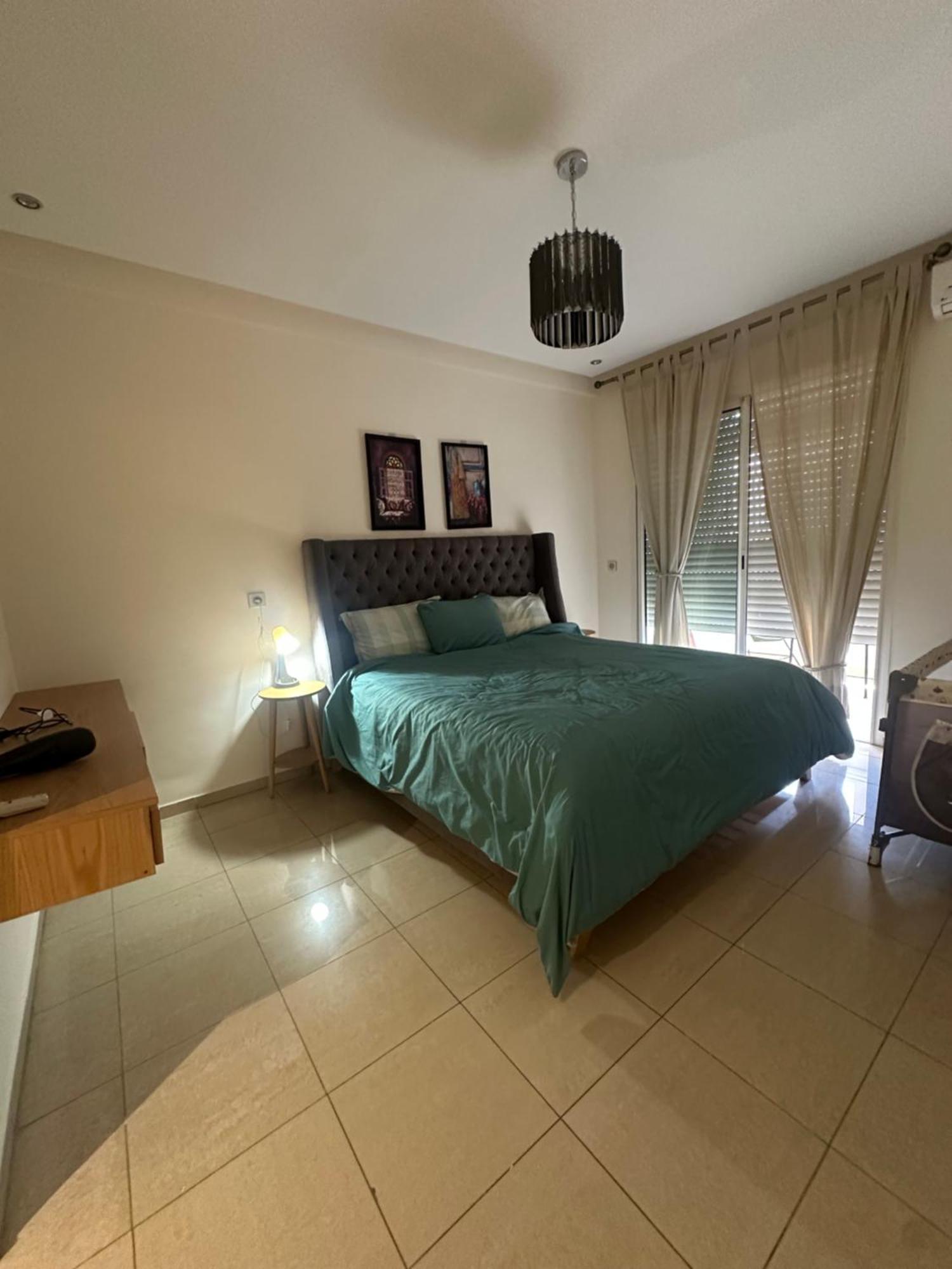 Standing Apartment *