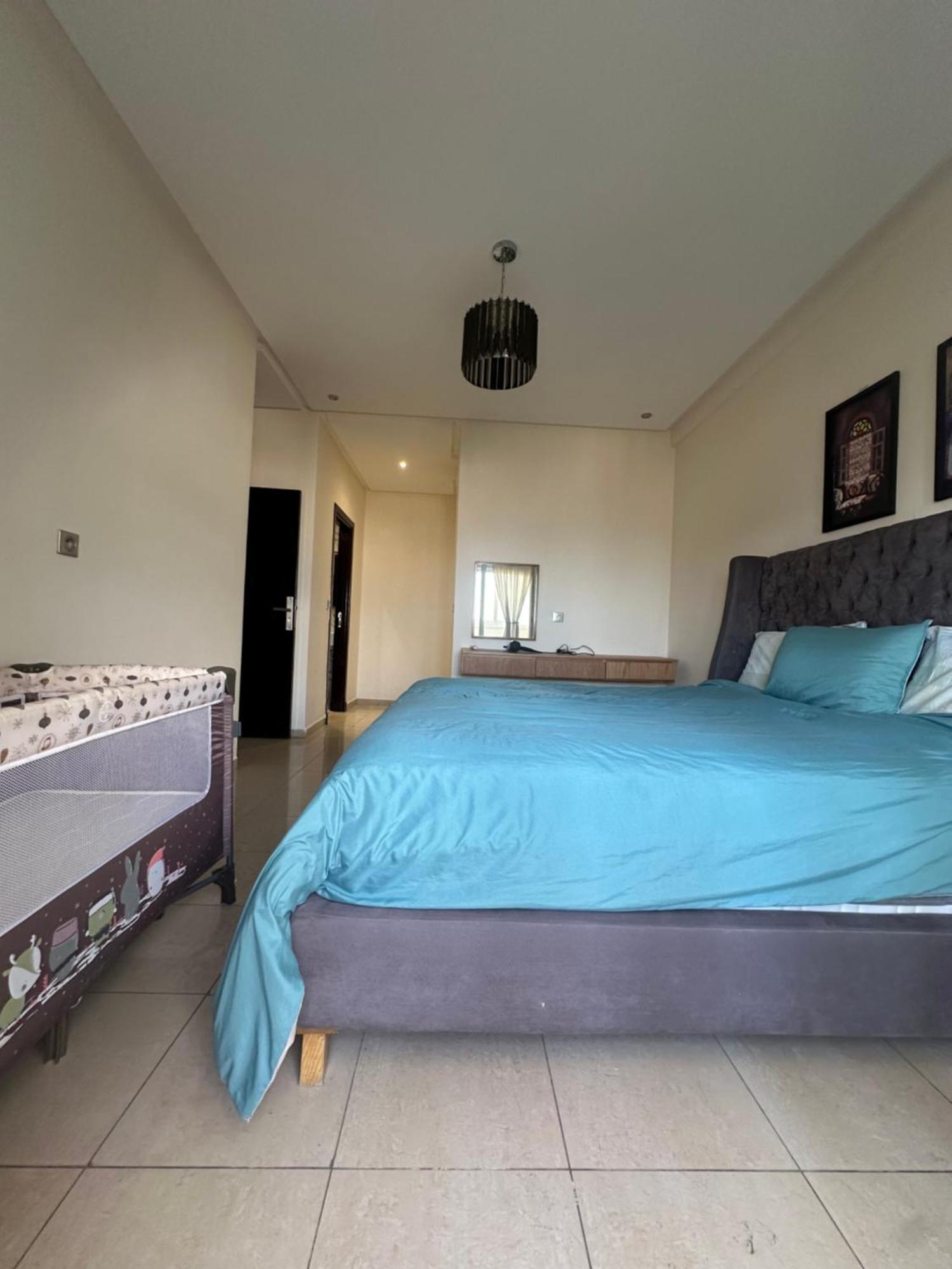 Standing Apartment *