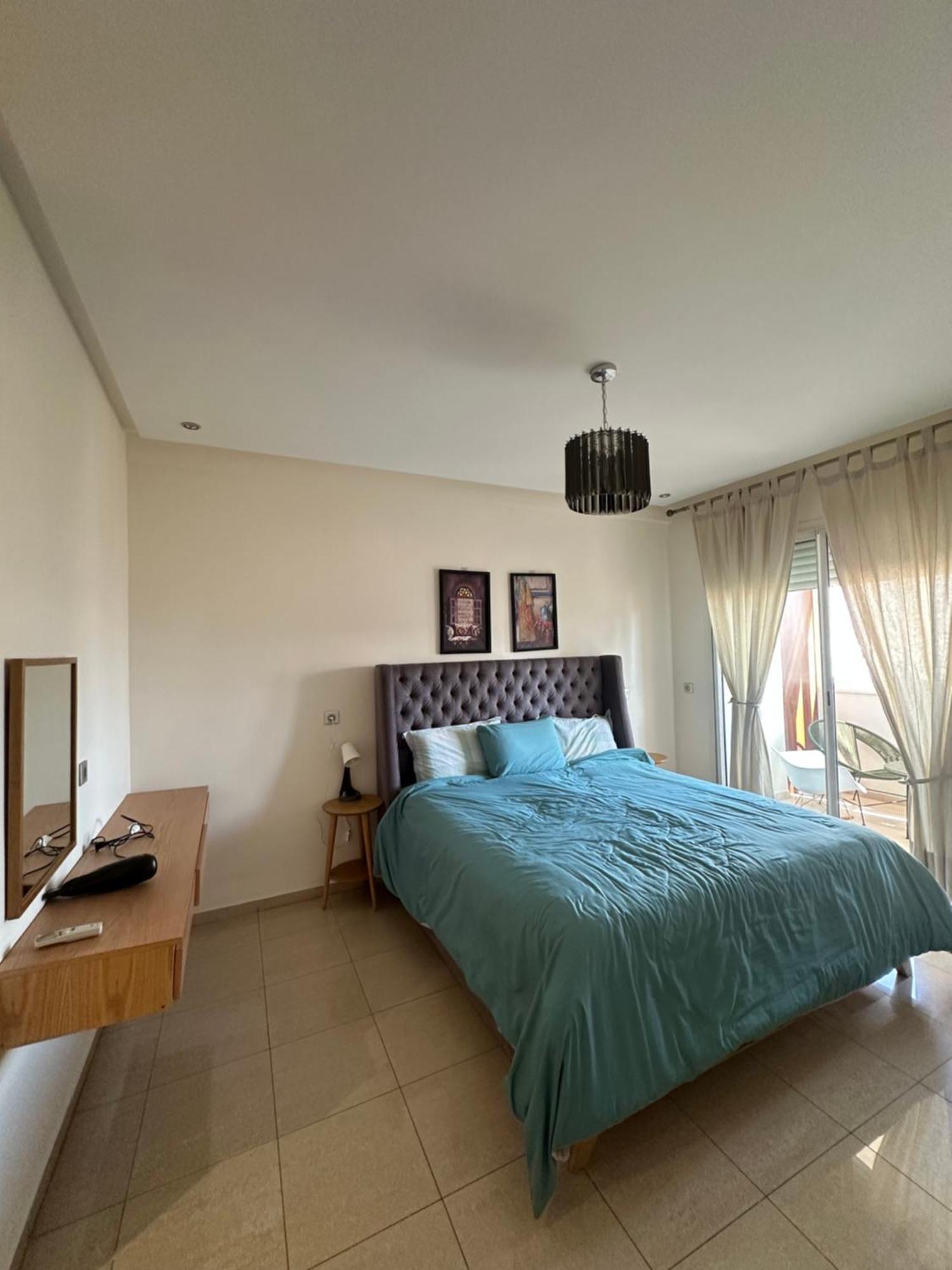 Standing Apartment *