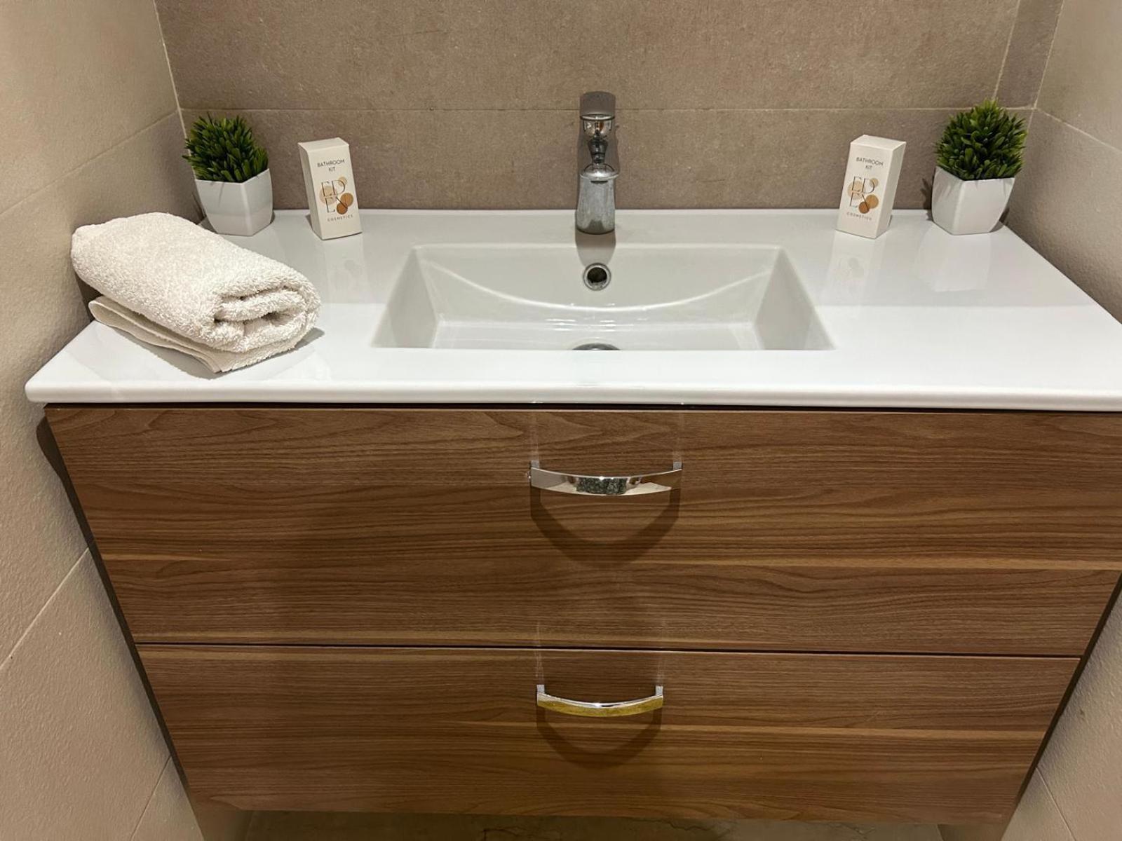 Apartment Bay - Luxurious Close To Corniche And A Lot Of Restaurants And Stores *