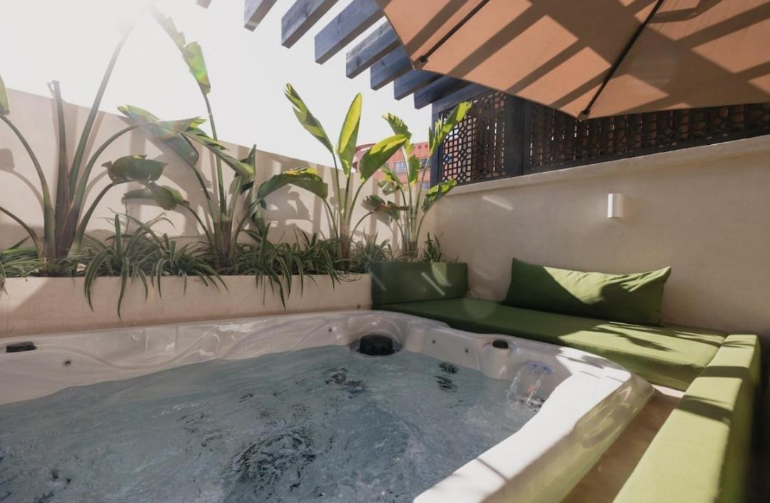 Avec Jacuzzi Agadir