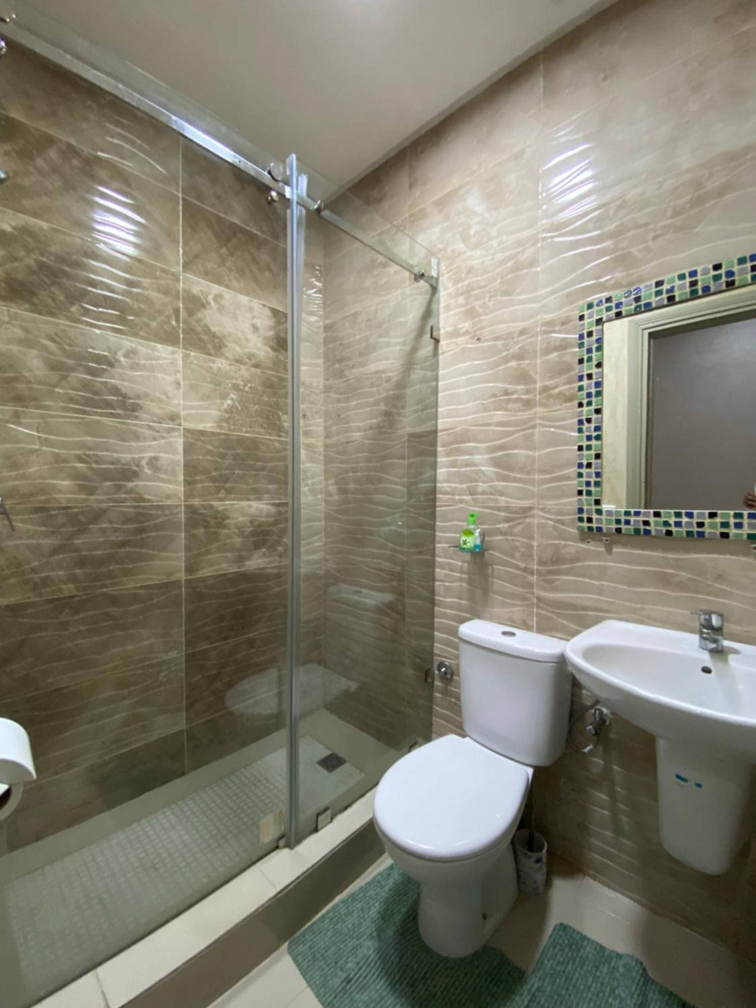 1 Centre Apartment *