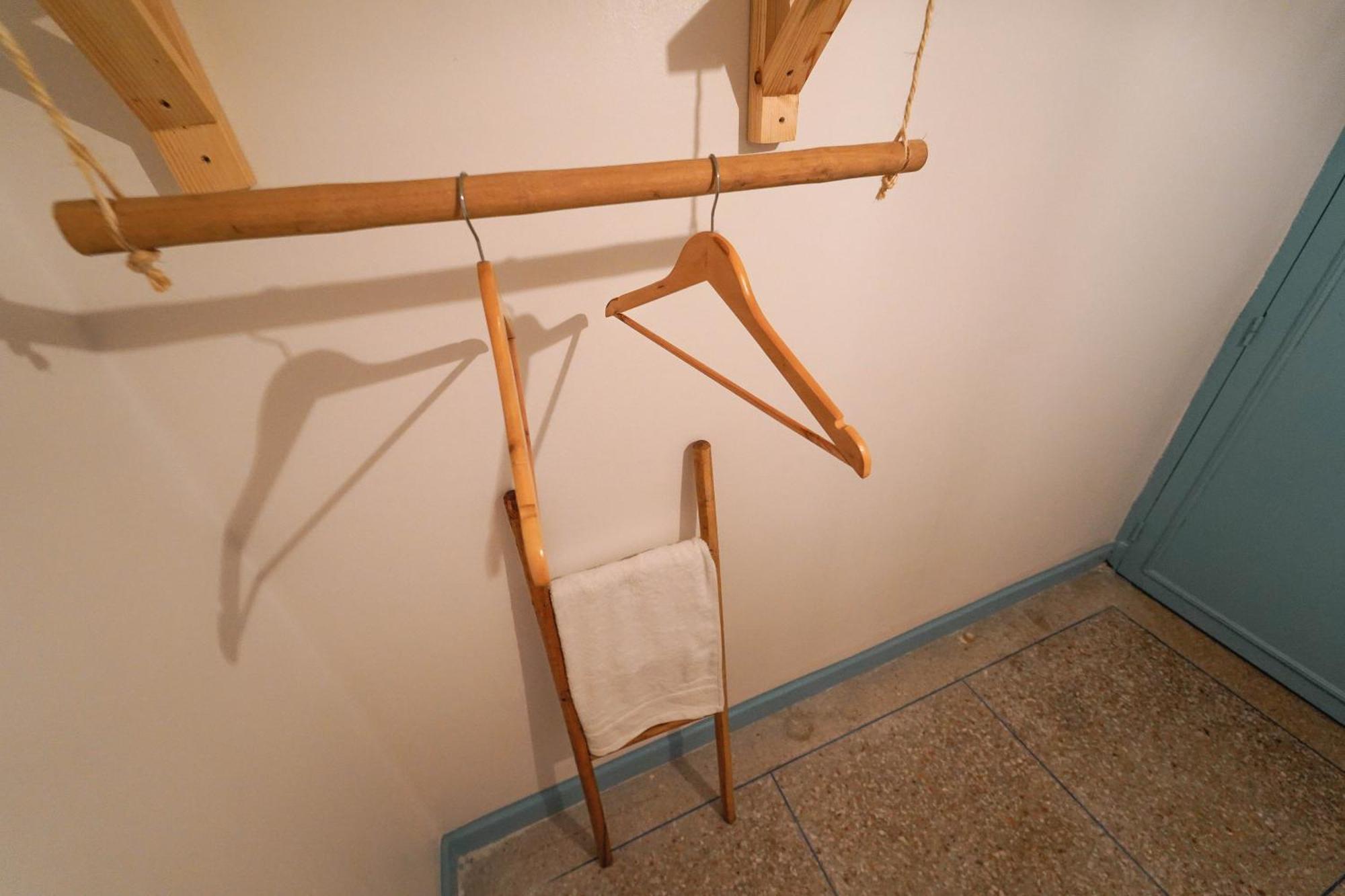 Anza Sets House *