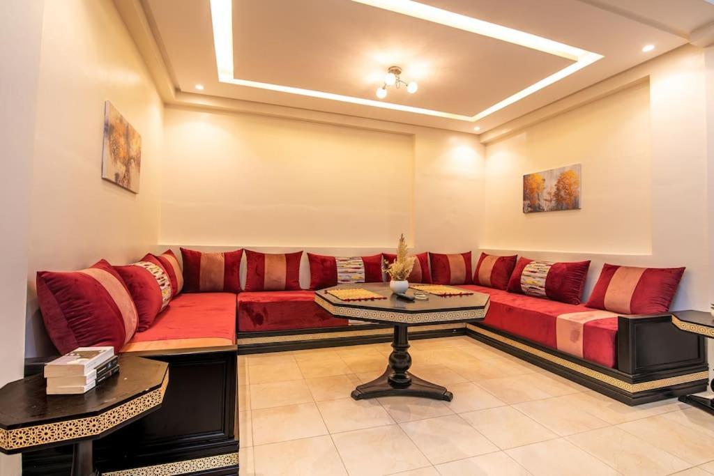 Apartment Elegant Steps From Attractions *