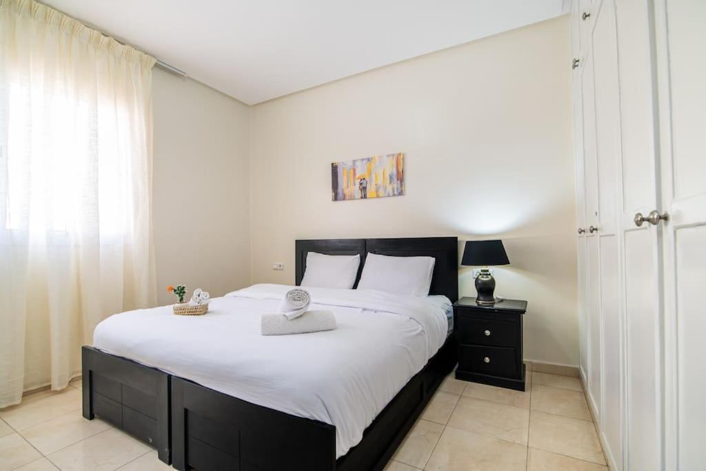 Elegant Steps From Attractions Appartement *