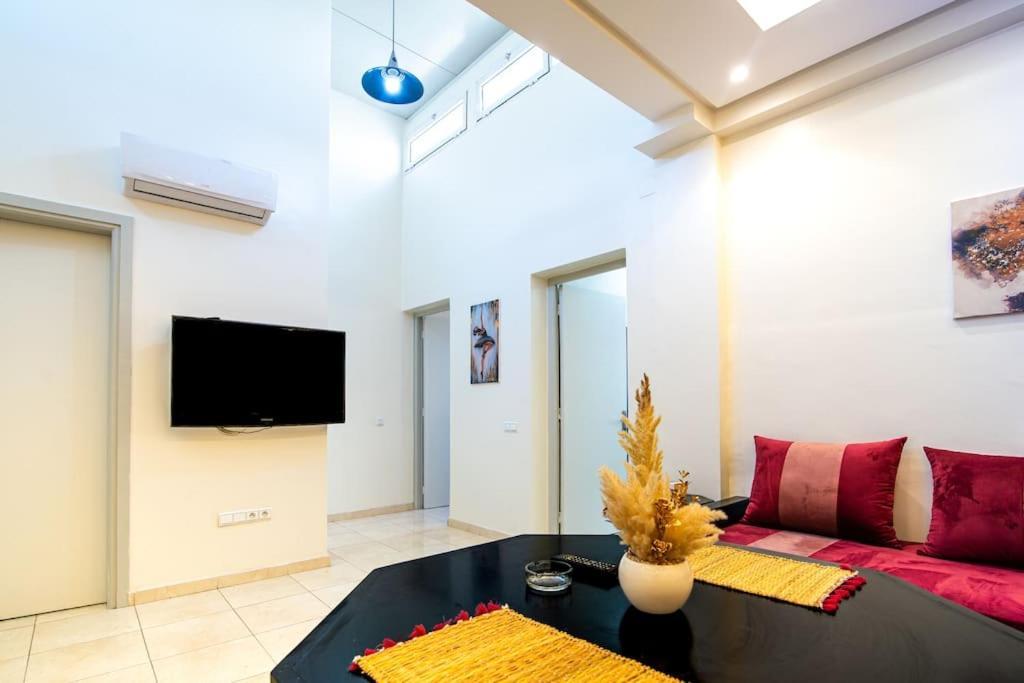 Elegant Steps From Attractions Appartement Agadir