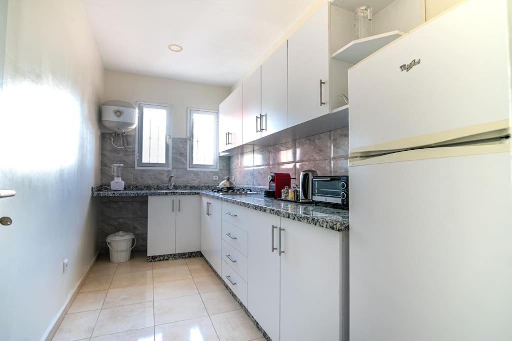Elegant Steps From Attractions Apartment *