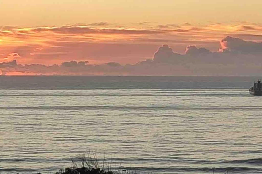 Apartment View & Surf *