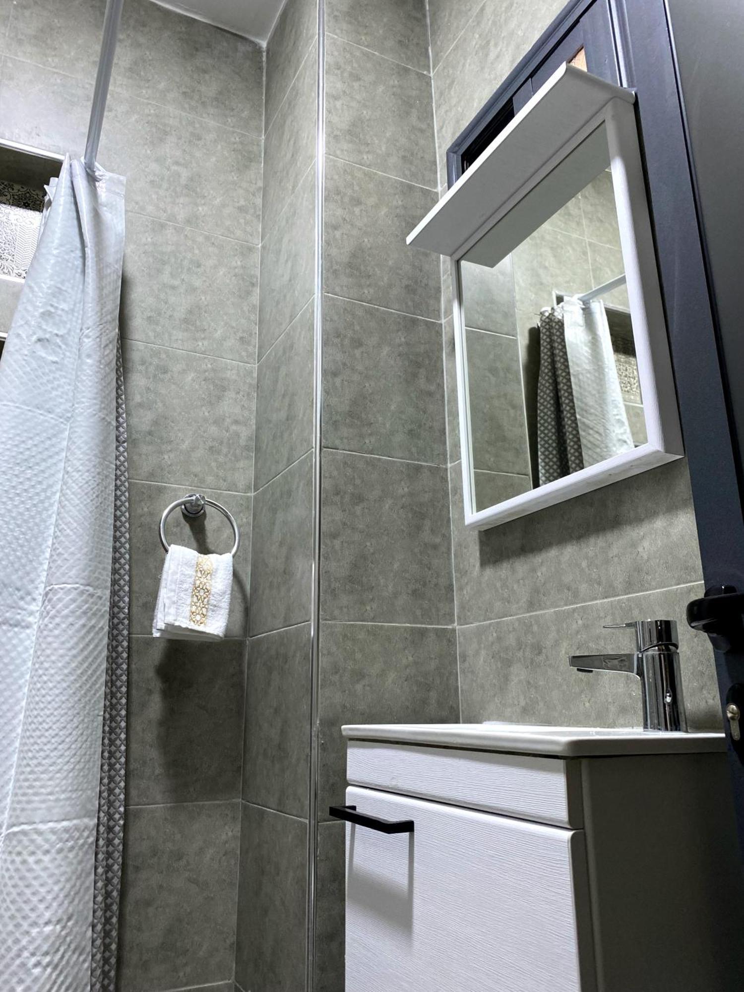 Razan's Cozy Corner Apartment