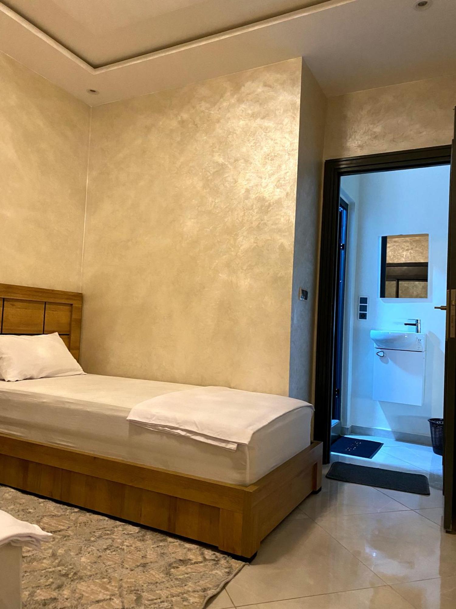 Razan's Cozy Corner Apartment