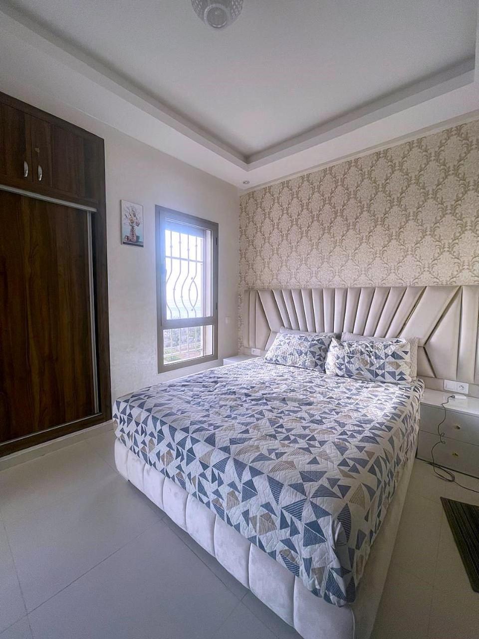 With Panoramic Ocean View In Appartement