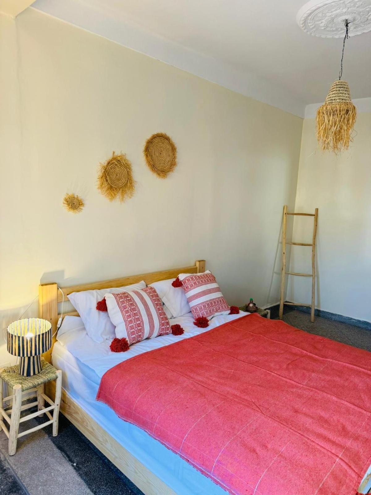 Tamount Surf House