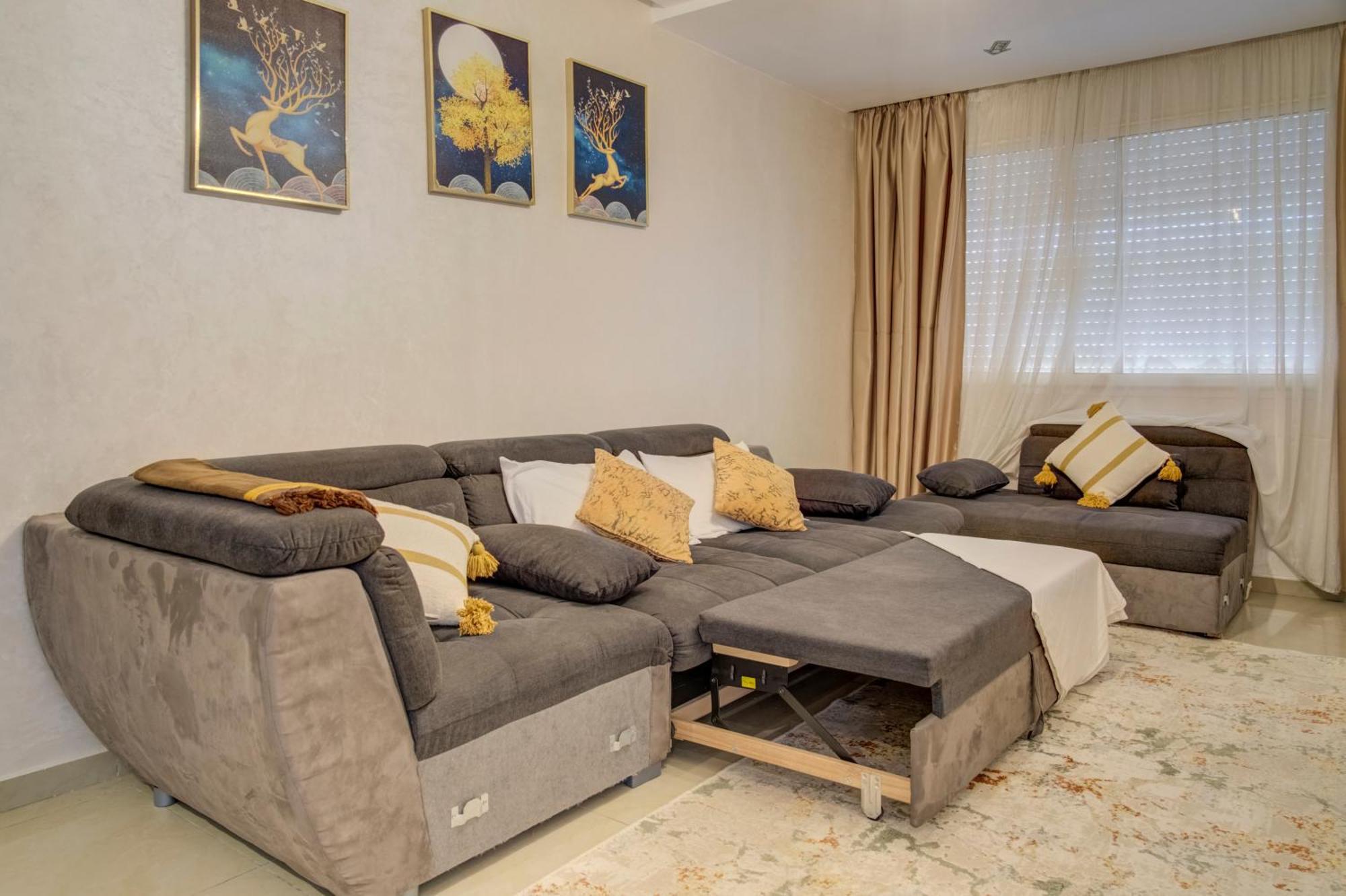 Apartment With Pool