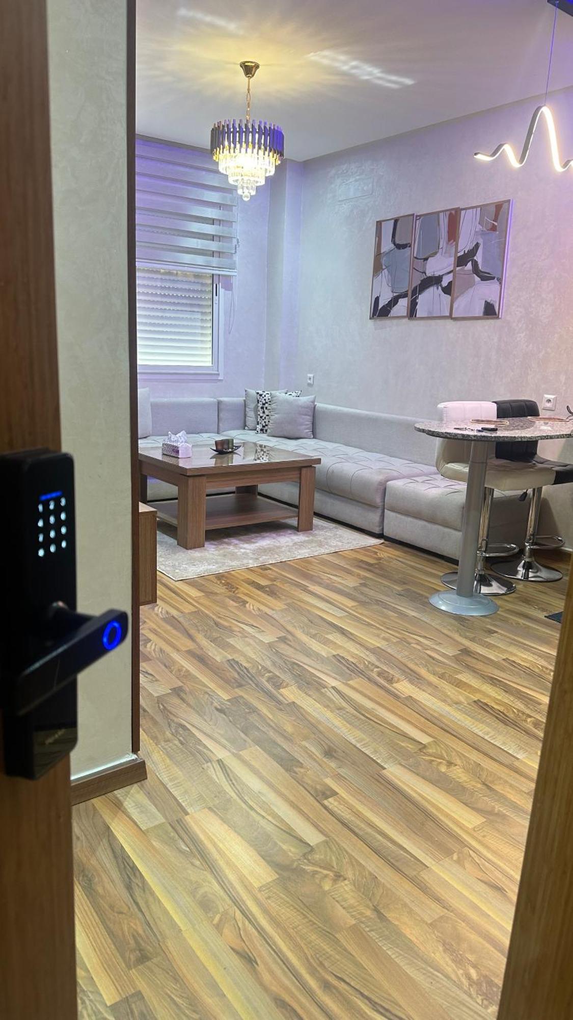 Apartment Modern Pool Service Airport Shuttle Easy Check-in Cozy Beds 7 Min From Marina *