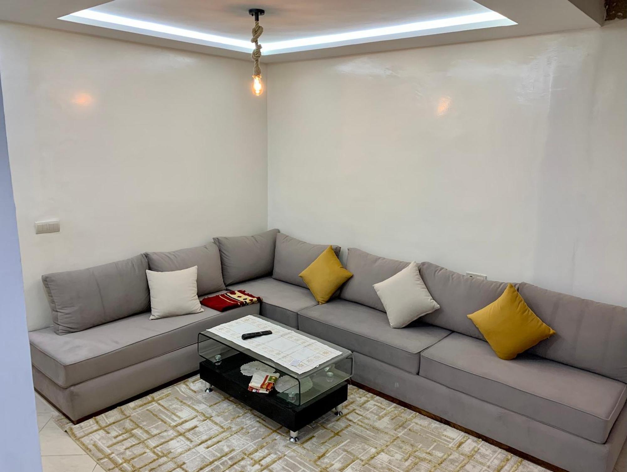 Standing Apartment *