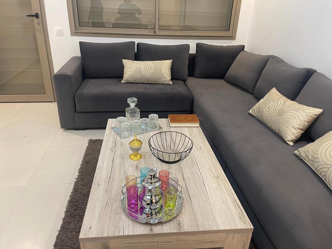 Standing Vue Apartment