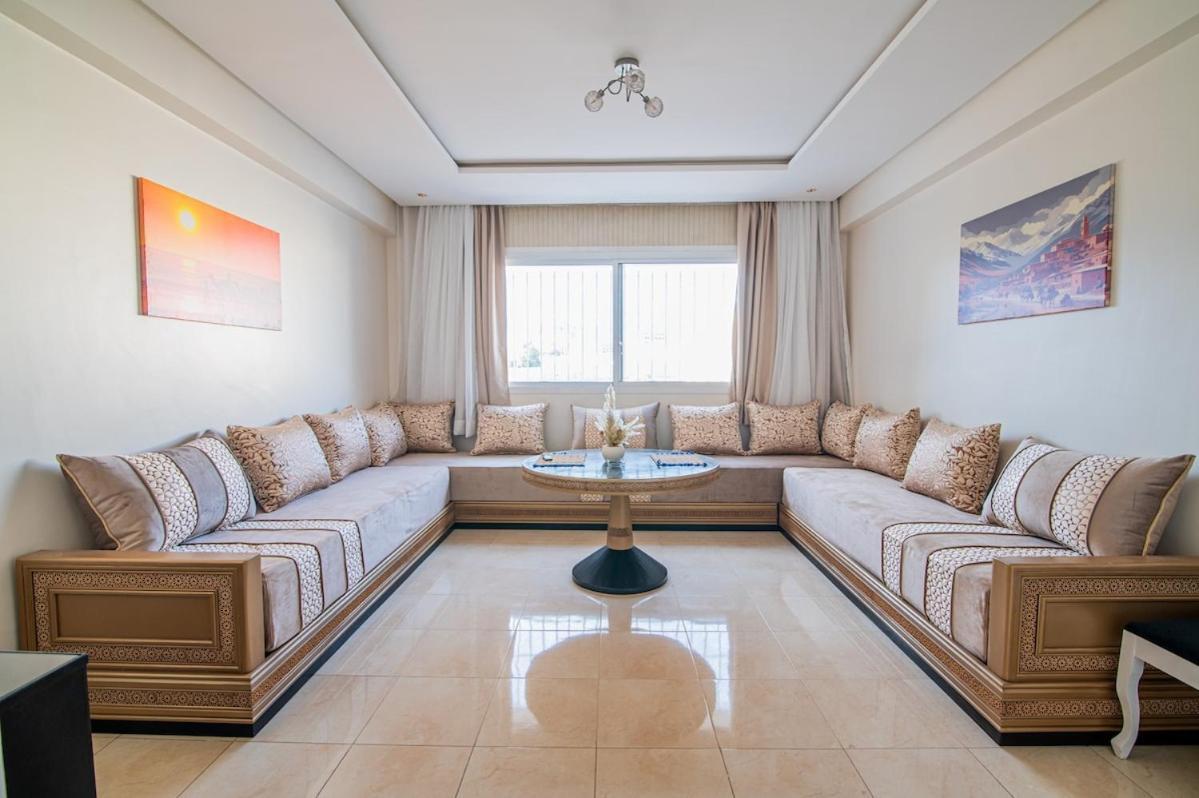 Apartment Steps From Attractions In Center
