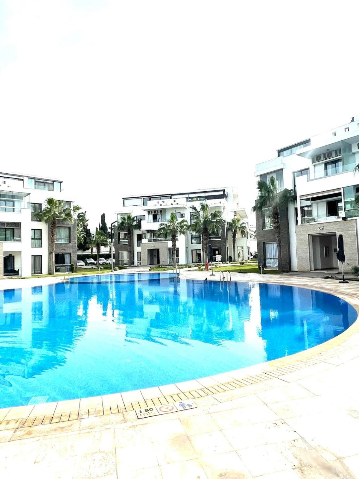 Hivernage With A Pool